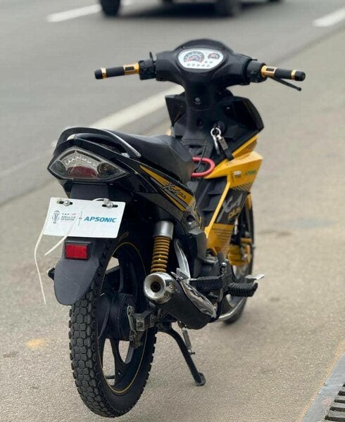 Scooter Apsonic Noir et Jaune