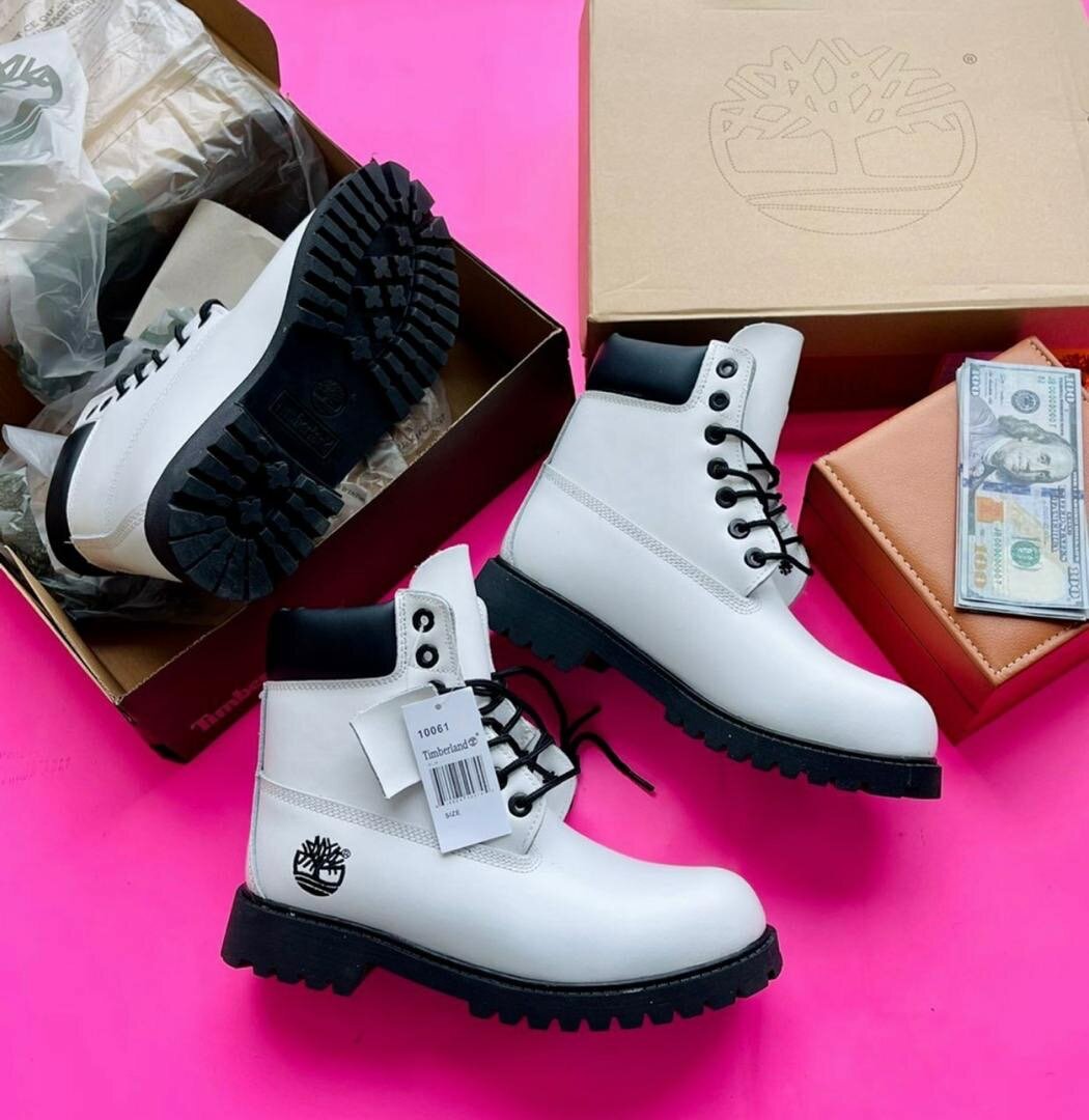 TIMBERLAND WHITE AND BLACK