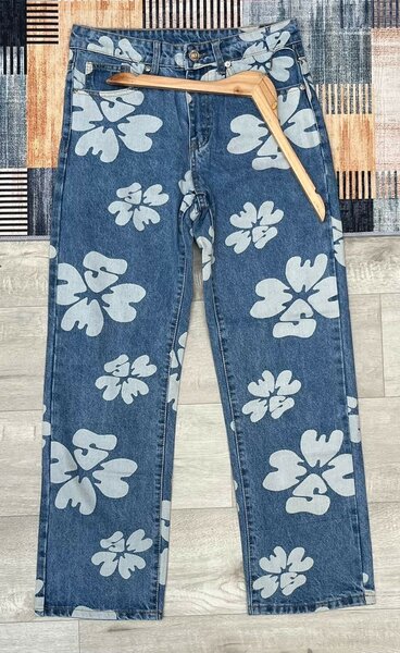 Jean fleuri décontracté