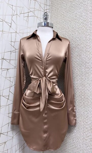 Robe élégante en satin