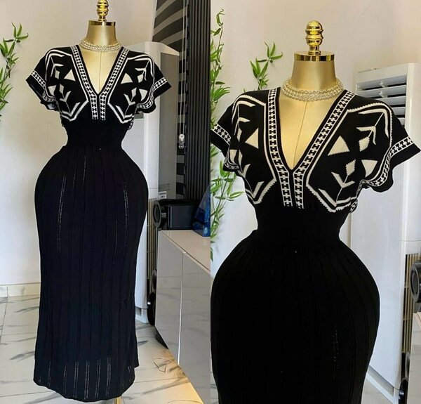 Robe Élégante Noire à Motifs