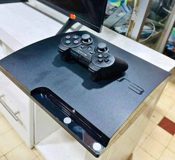 Console PlayStation 3 avec manette