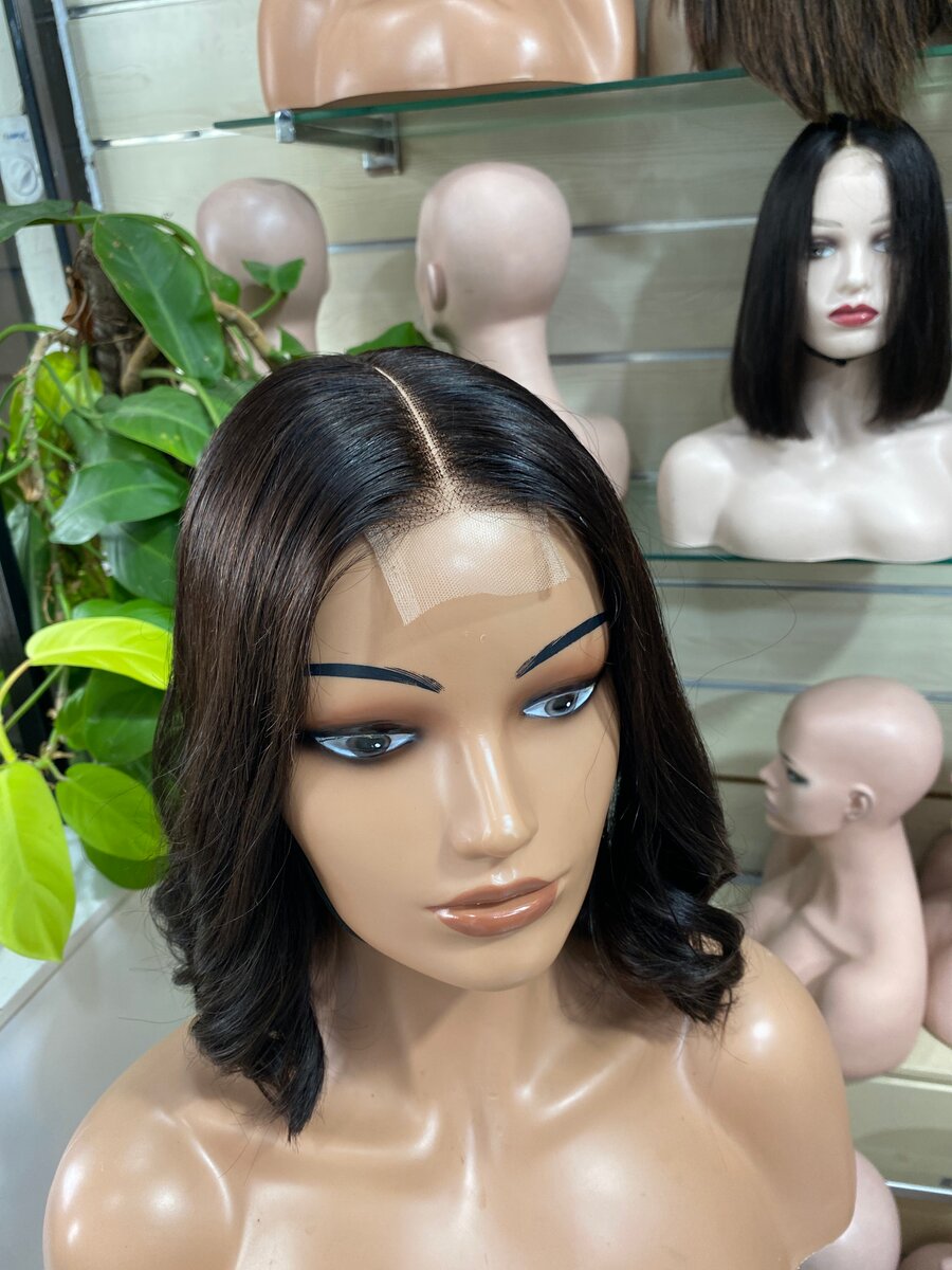 Perruque mi-longue en dentelle