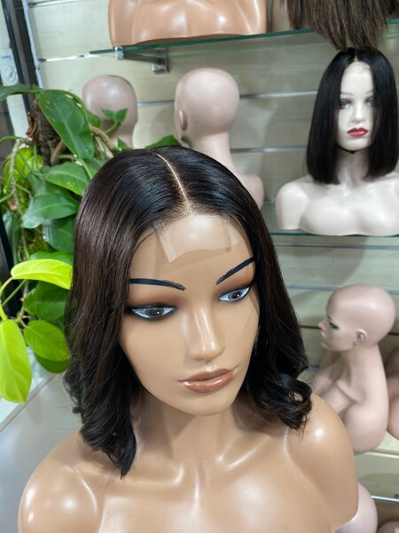 Perruque mi-longue en dentelle