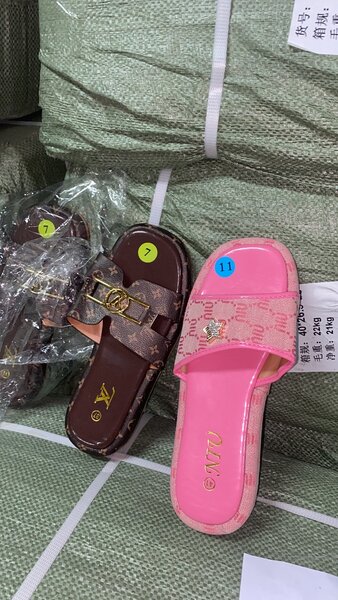 Lv slippers