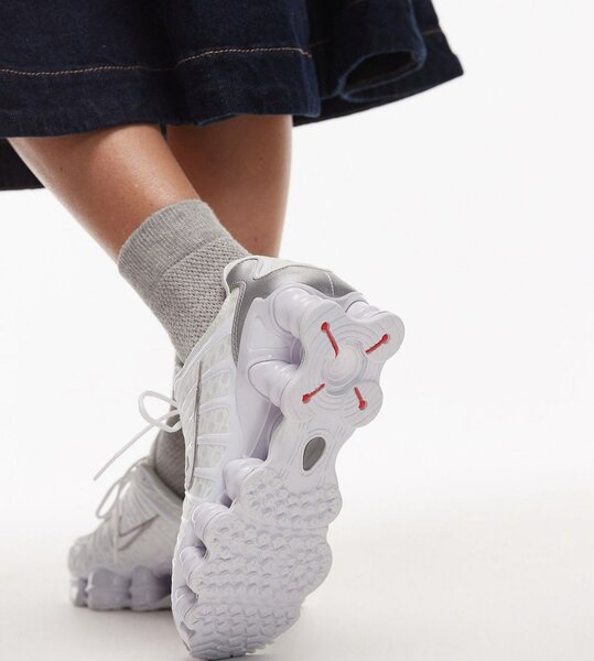 Chaussures blanches Nike shox