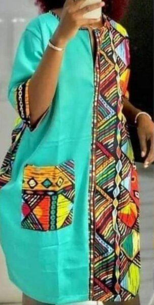 Robe ethnique à motifs vibrants