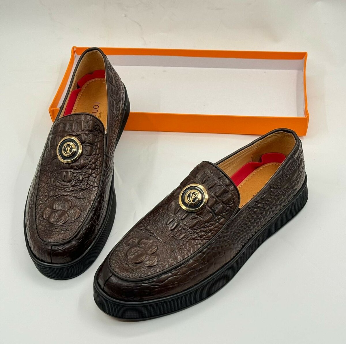 LOUIS VUITTON CLASSIC