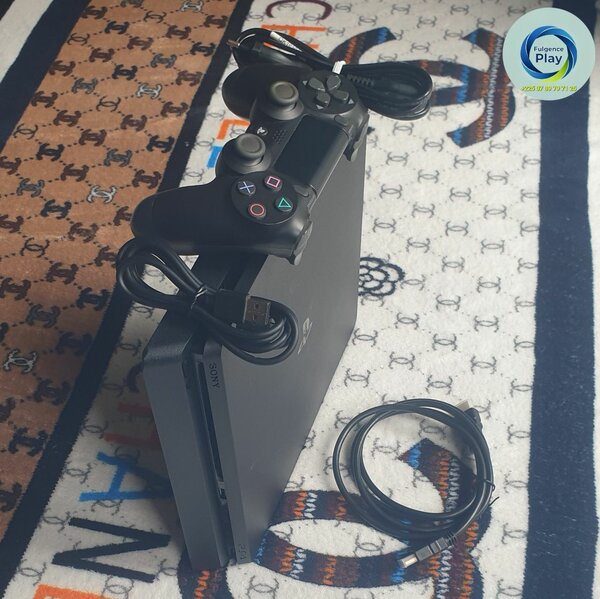 Console PS4 Slim encore neuve