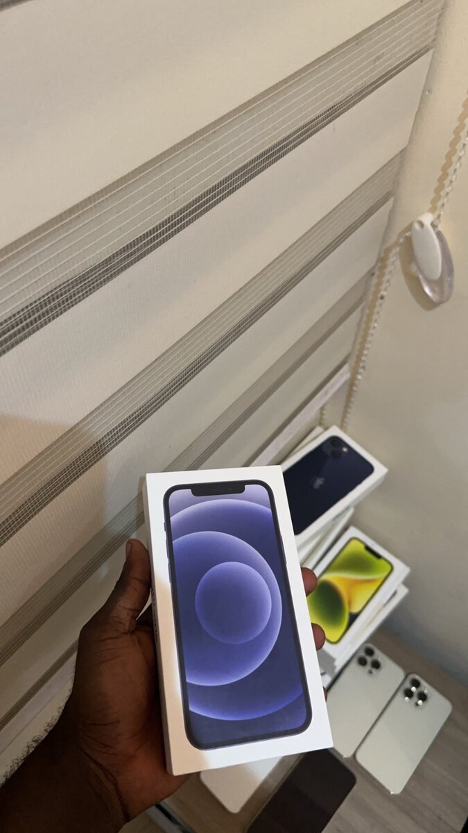 iPhone 12 64gb Locked