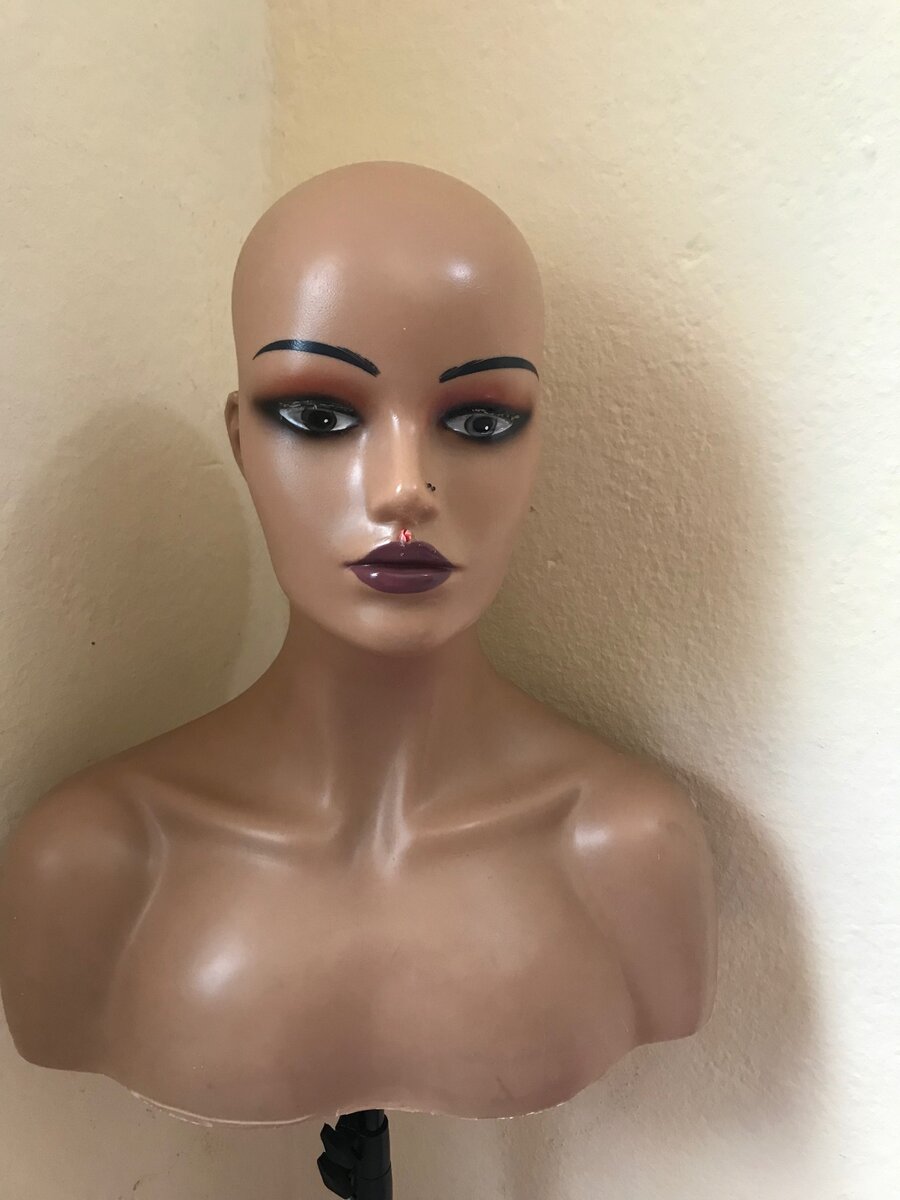 Tête entière de perruque .