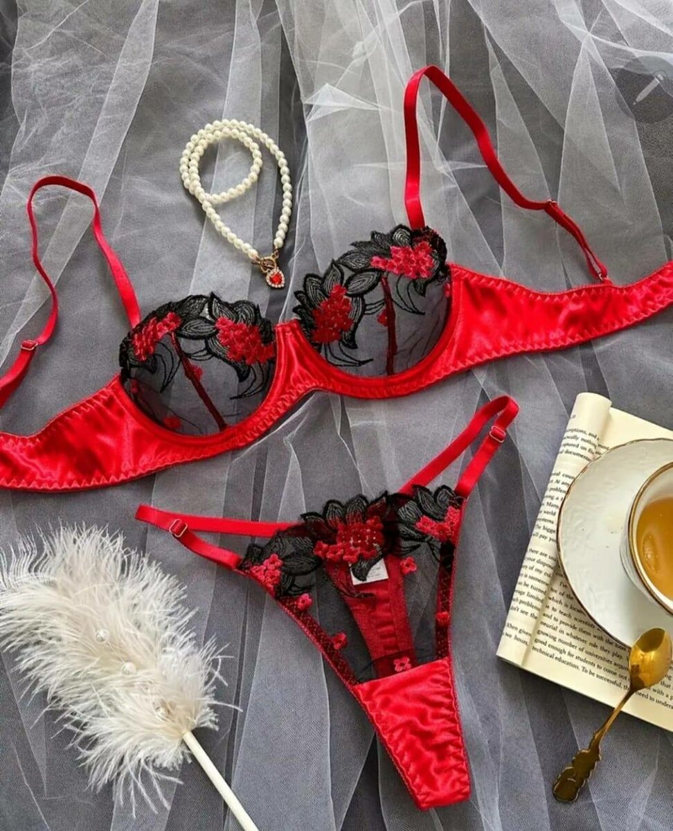 Ensemble lingerie rouge en dentelle