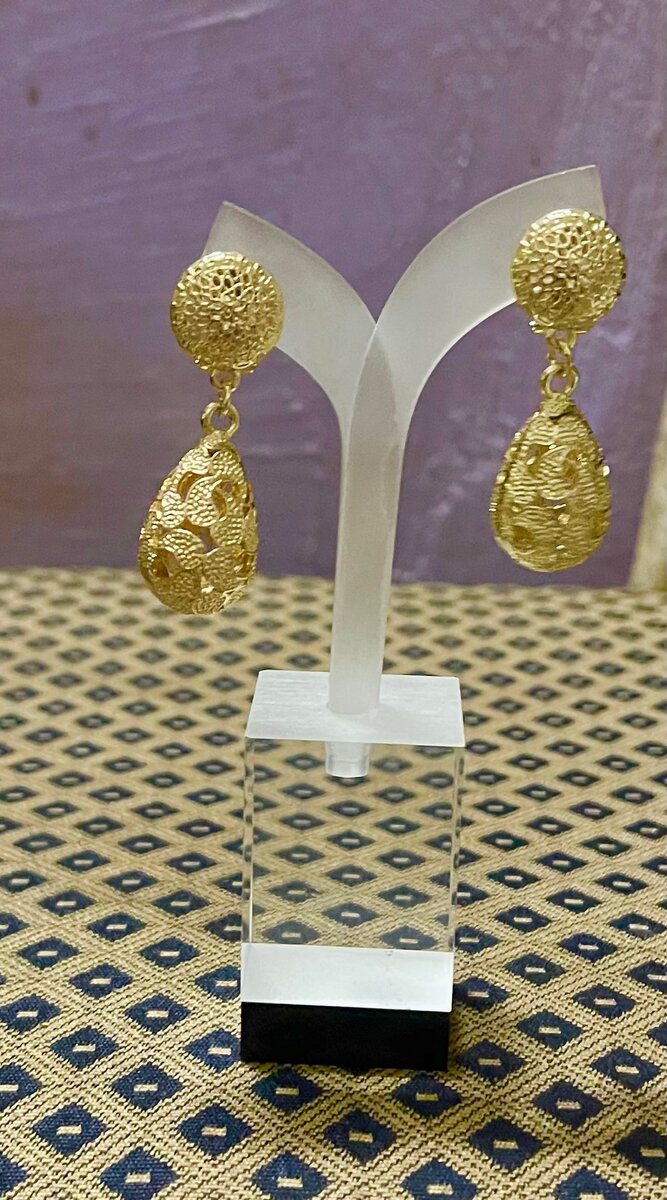 Boucles d'oreilles dorées élégantes