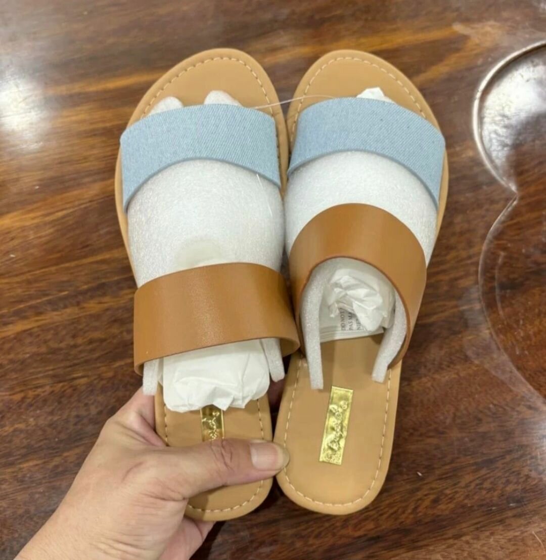 Sandales couleur marron et bleu ciel