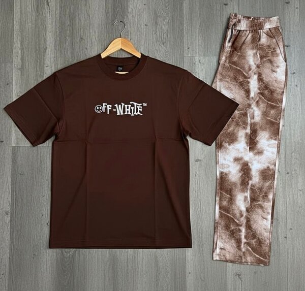 T-shirt et pantalon tendance