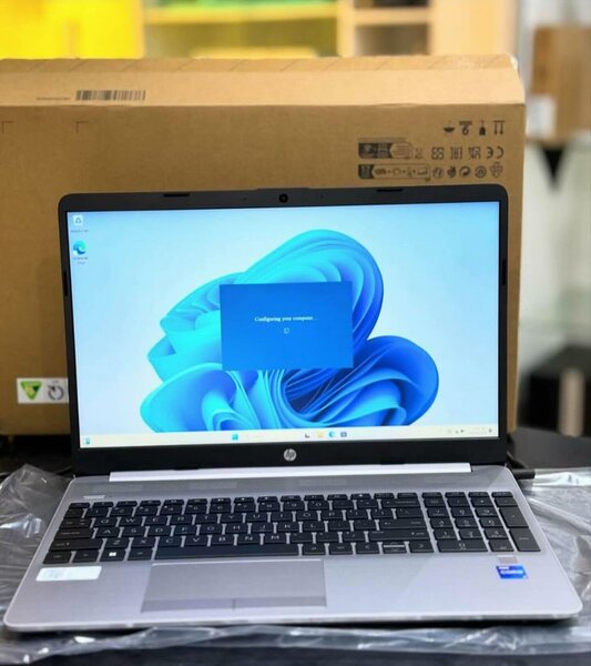 HP 250 G9 intel core i7