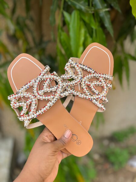 Sandales perlées élégantes