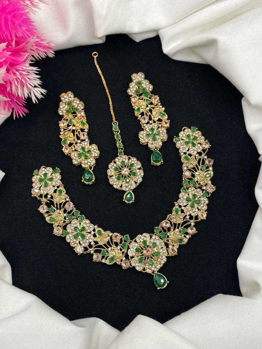 Ladies wedding set Necklace and earrings
