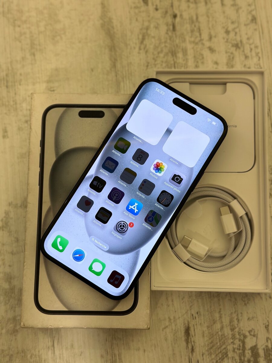 Iphone 15 plus juste descellé