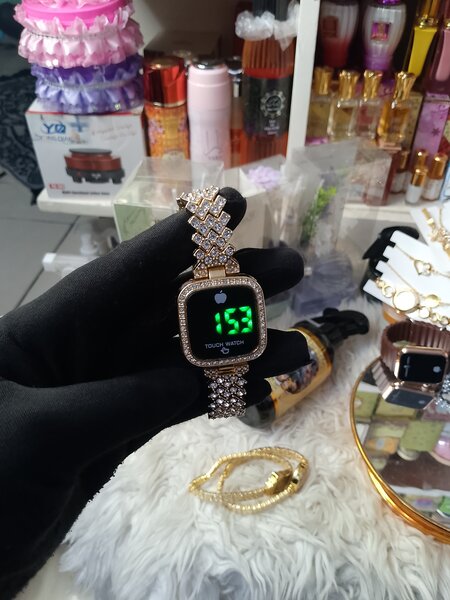 Montre tactile orné strass