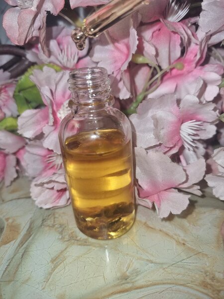 Huile marocaine aux pétales