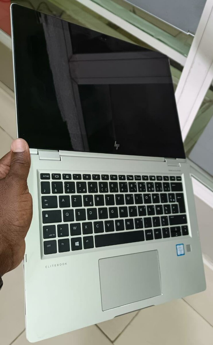 HP ELITEBOOK 1030 G2