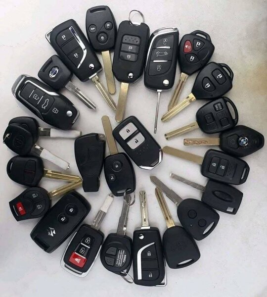 Clés de Voiture Universelles