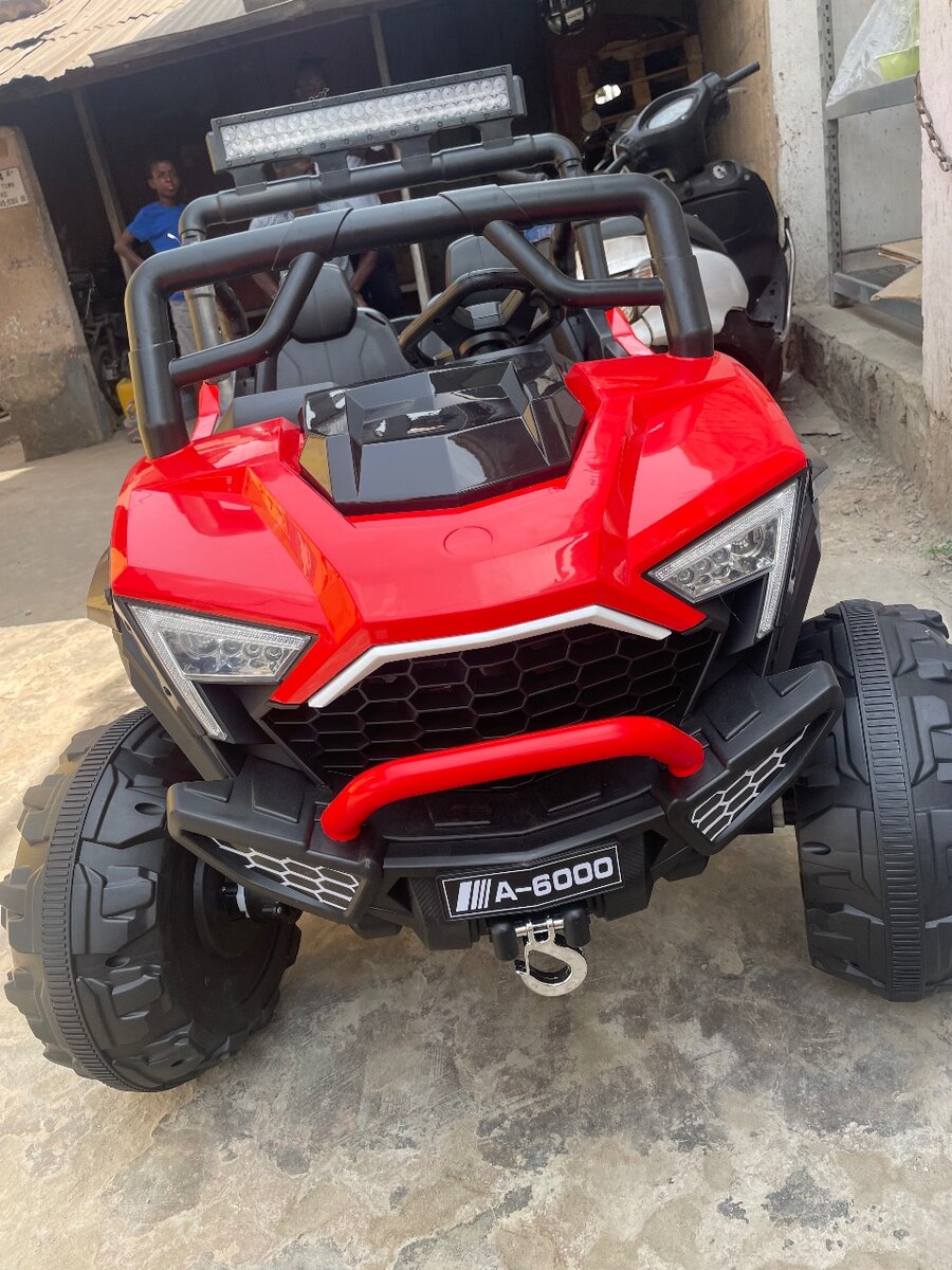 Big size Jeep Kids rechargeable electric car for age  2y to