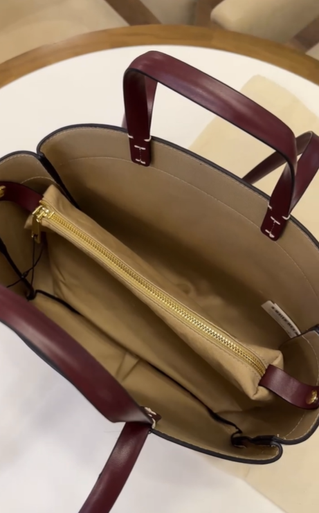 Эффектная вместительная сумка от ZARA бордовая