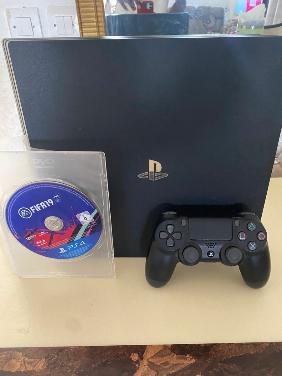 Pack PS4 Pro avec FIFA 19