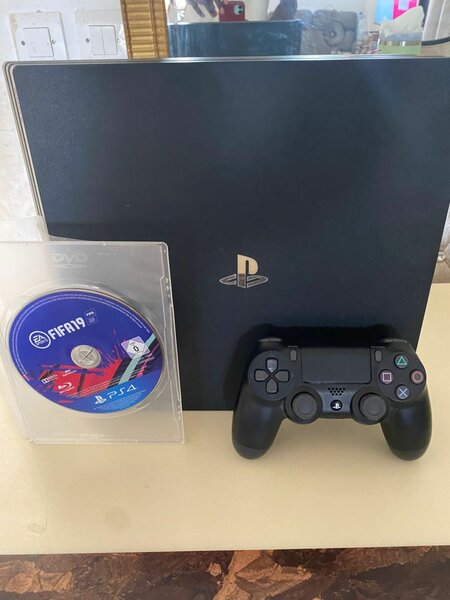 Pack PS4 Pro avec FIFA 19