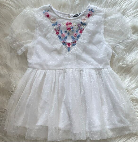 Robe fille blanche brodée