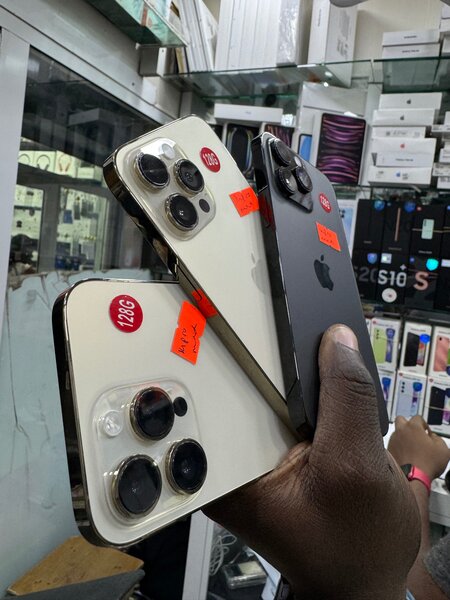 14 pro max Quassi neuf importe CE