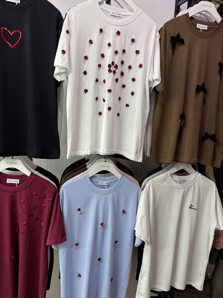 Милые футболочки(оверсайз) с пришитыми деталями