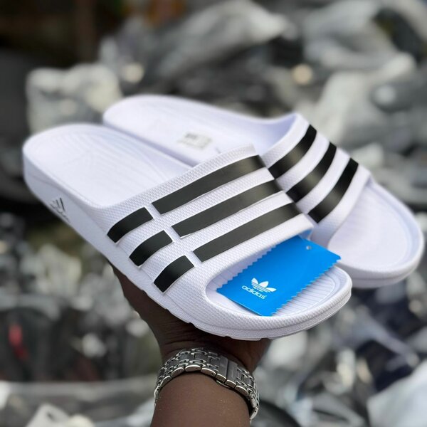 Sandales blanches à rayures