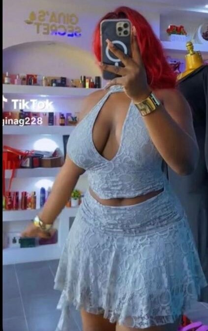 Robe dentelle élégante femme