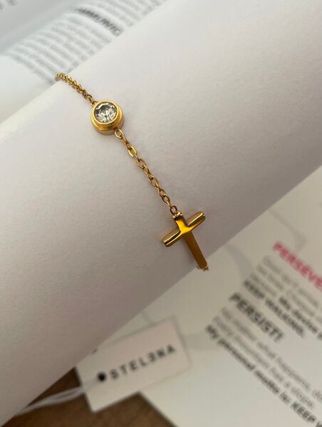 Bracelet crucifix doré élégant