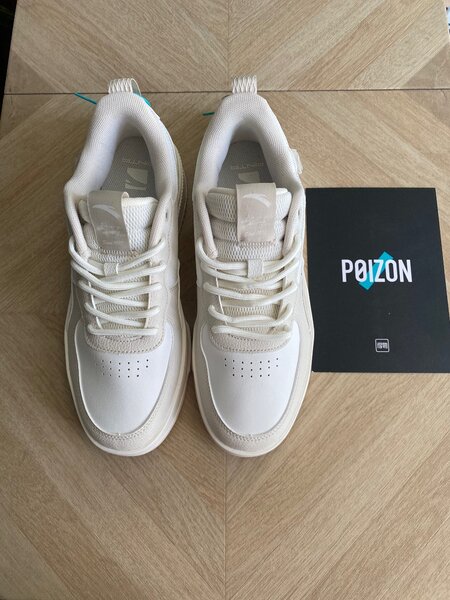 Кроссовки оригинал с Poizon