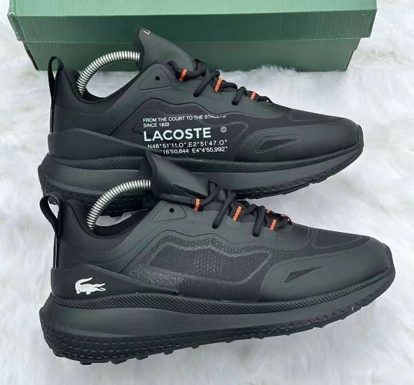 Chaussures Lacoste tout noir bien jolie avec son carton ce p