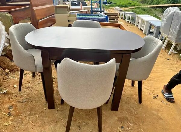 Table à manger élégante