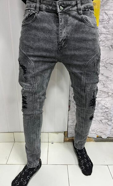 Jean slim noir effet déchiré