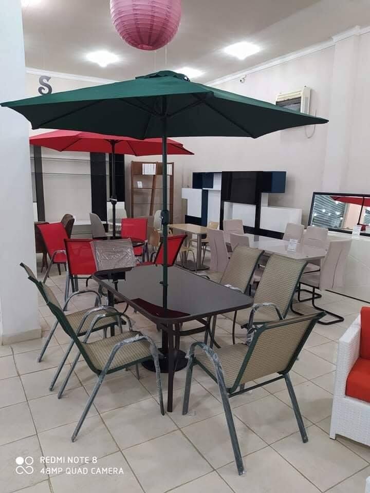 Salon de Jardin avec Parasol