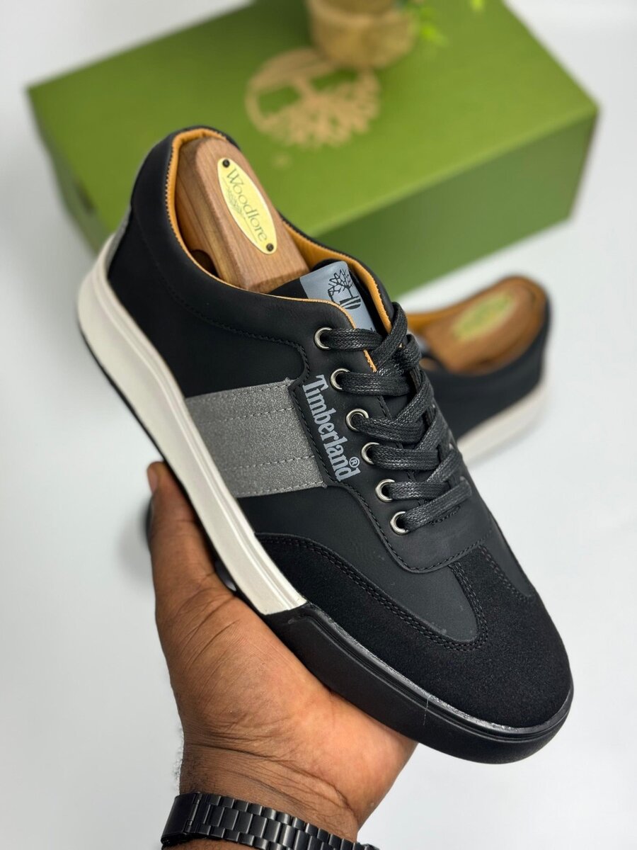 TIMBERLAND BLACK AND GREY