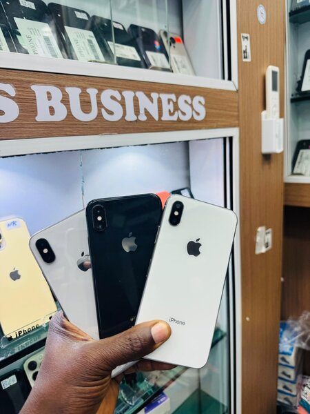 3 iPhones X 64Go sans  id