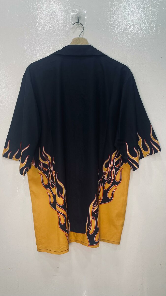 Chemise à motif de flammes