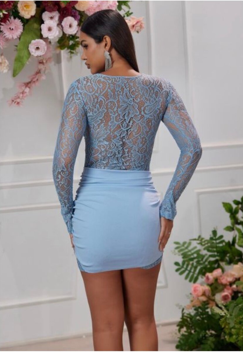 Robe en dentelle bleue pour femme