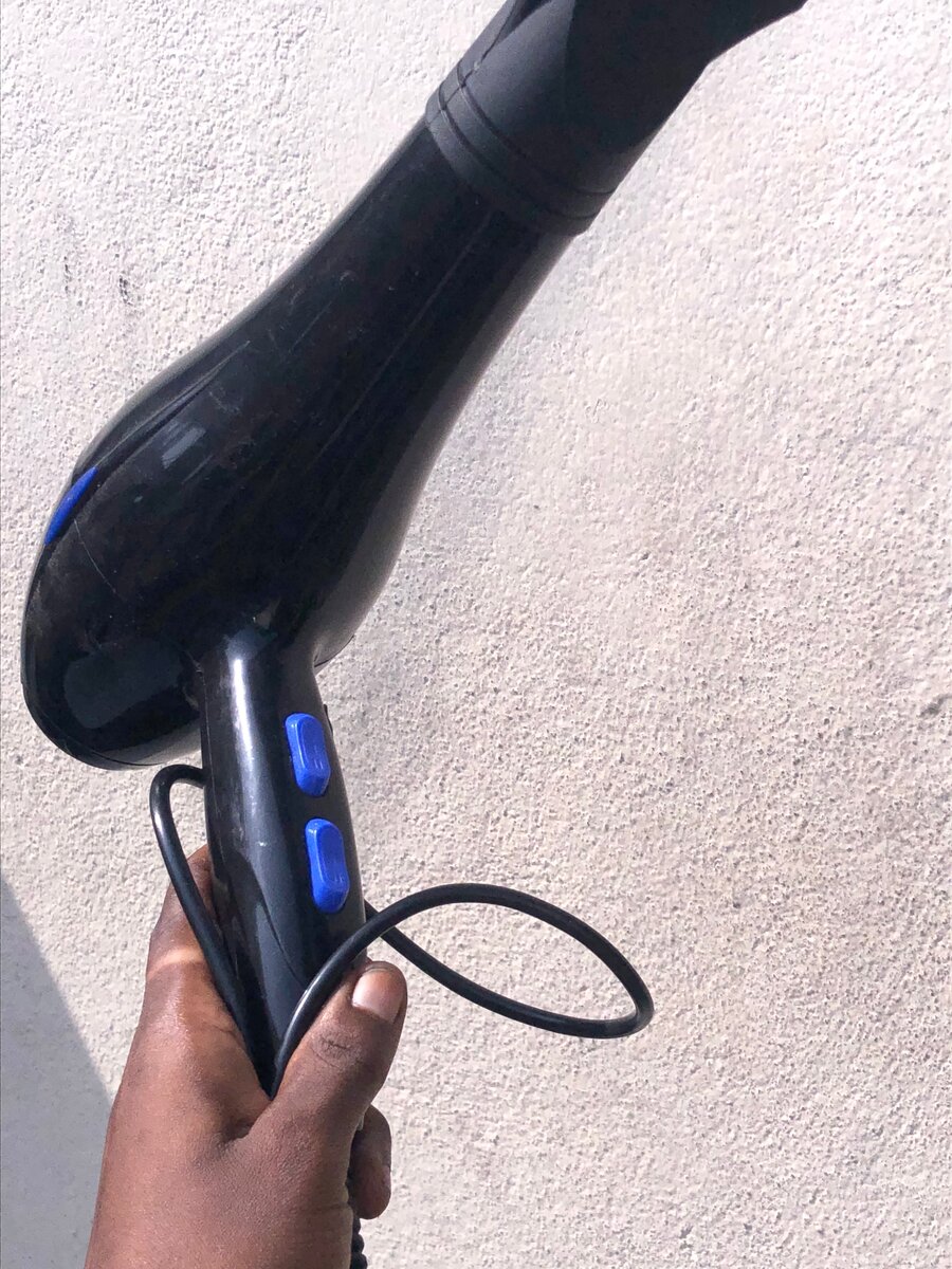 Sèche-cheveux ionique noir