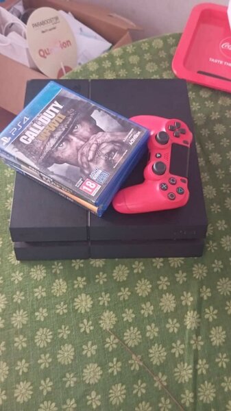 Console PS4 avec manette