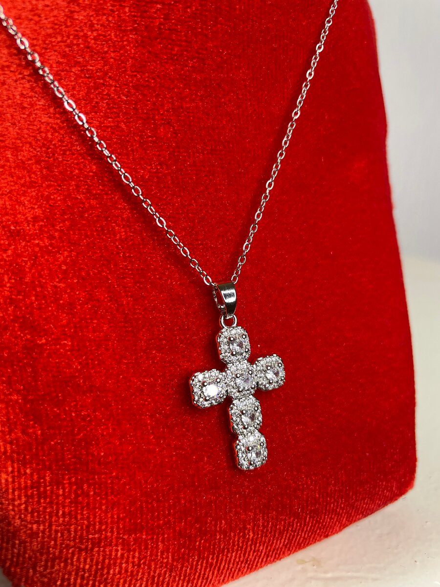 Collier croix en strass élégant