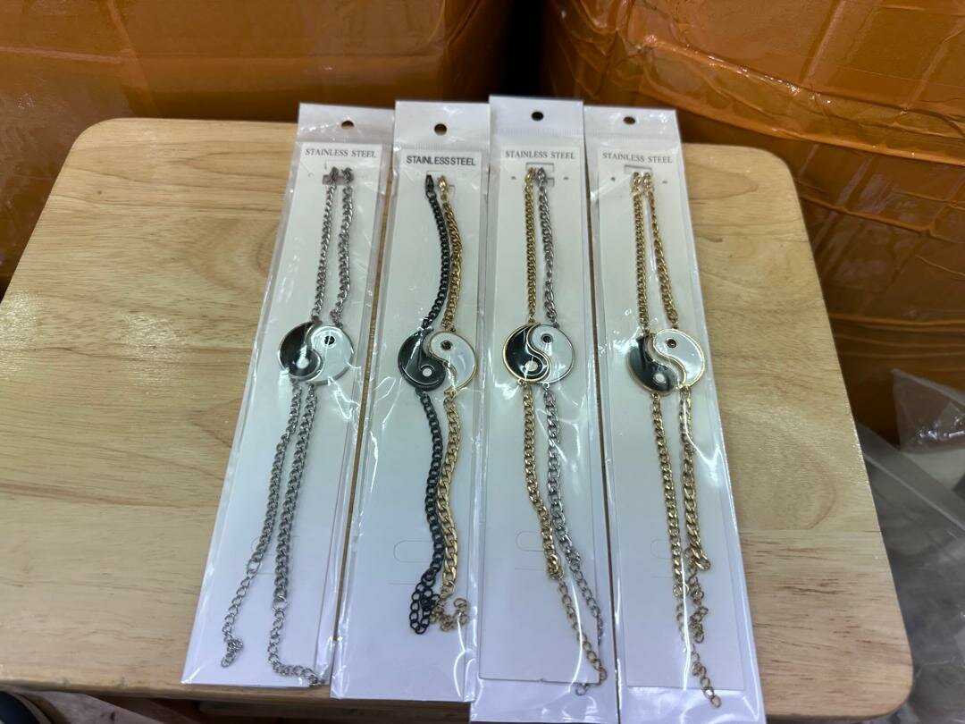 YING YANG COUPLE's handchain